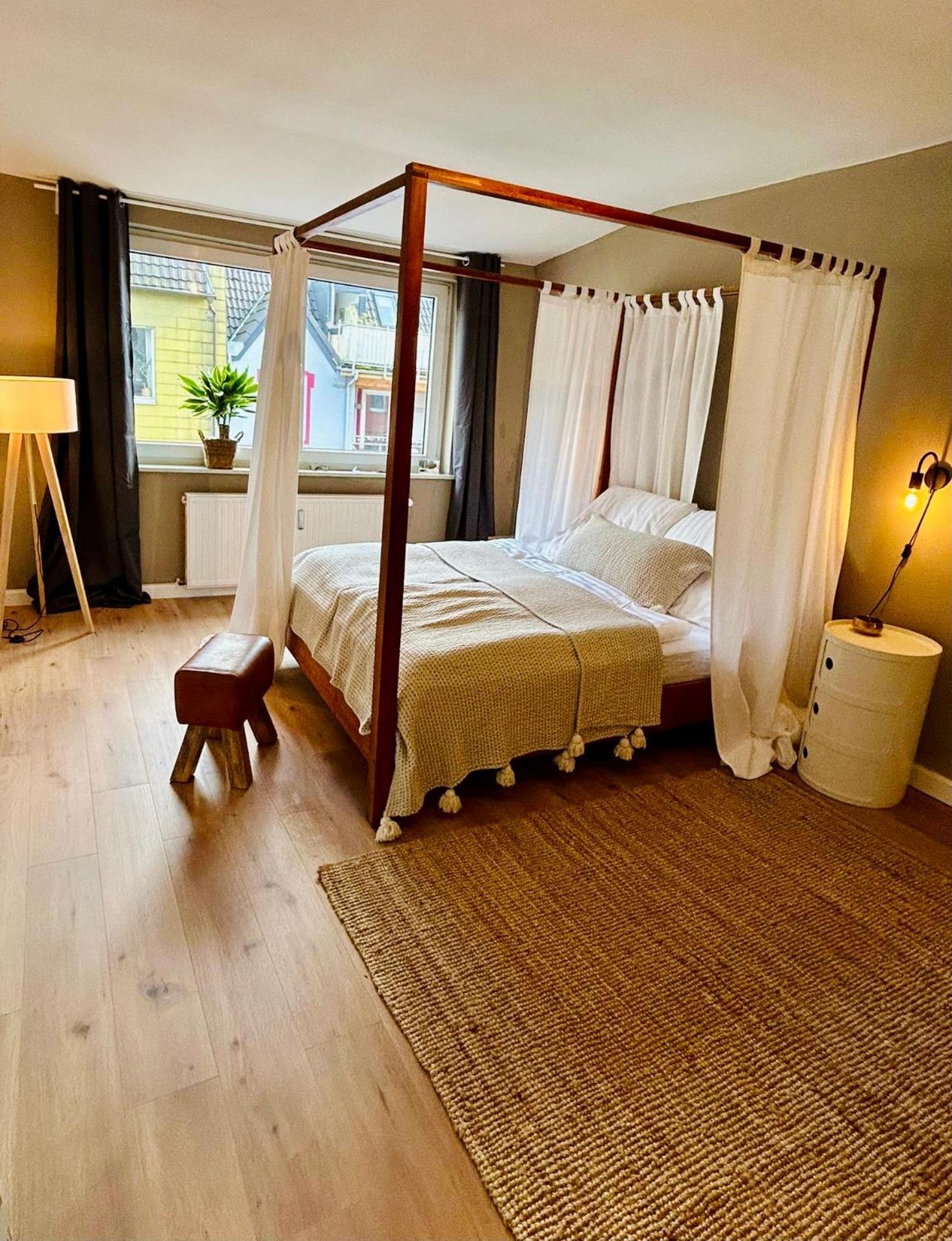Feelslikehome - Urbane Altbauwohnung Mit Dachterasse& Parkplatz Bochum Extérieur photo