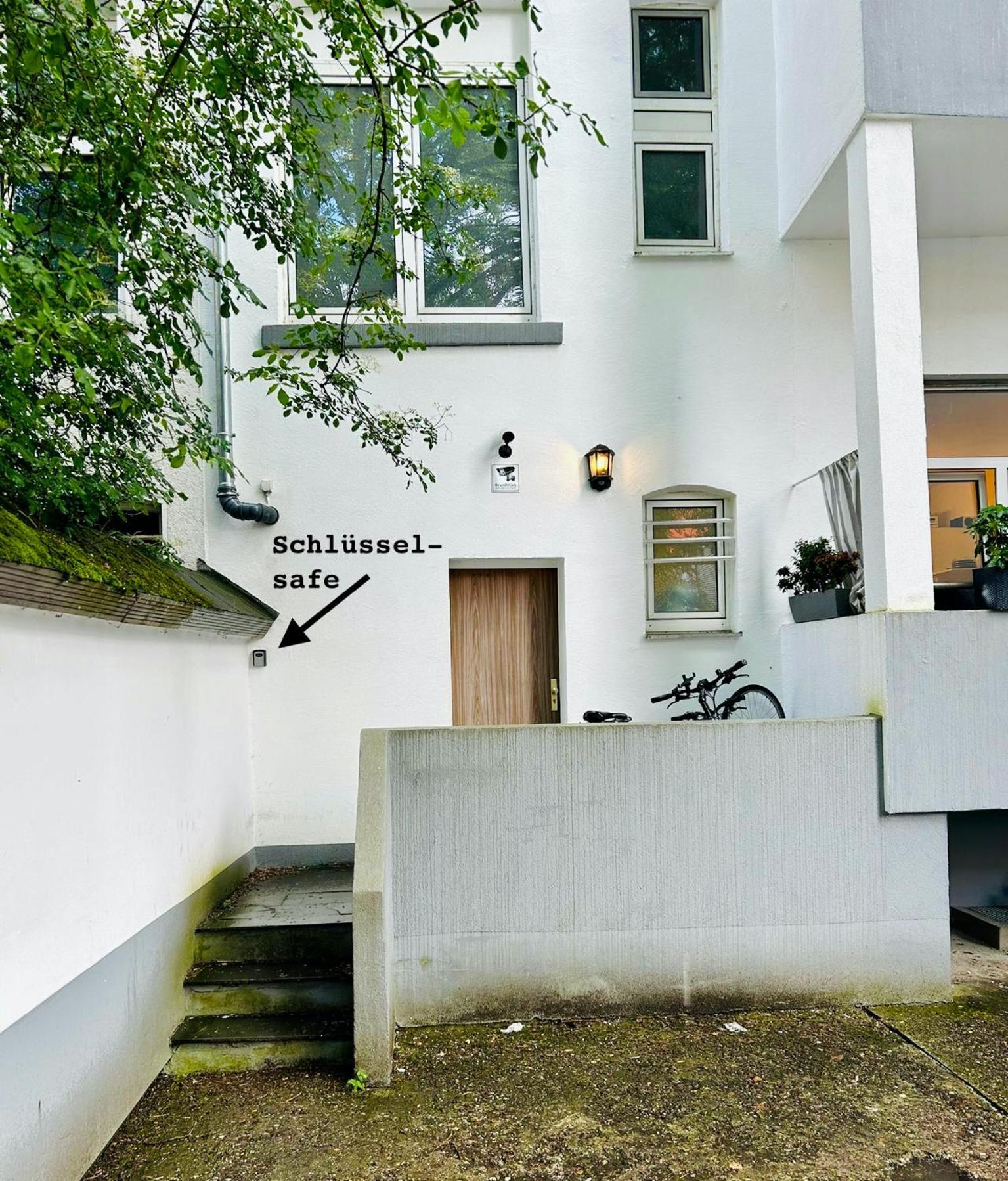 Feelslikehome - Urbane Altbauwohnung Mit Dachterasse& Parkplatz Bochum Extérieur photo